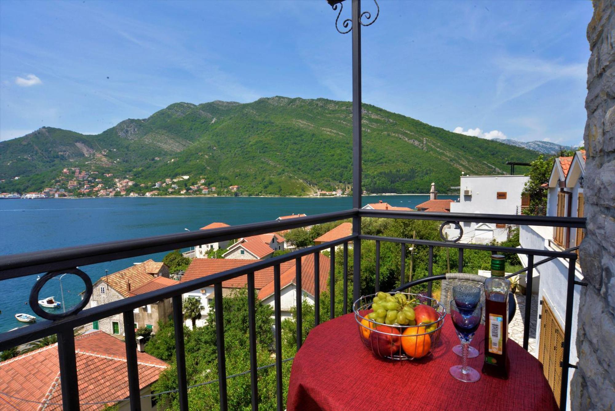 Apartments Okuka Tivat Eksteriør bilde